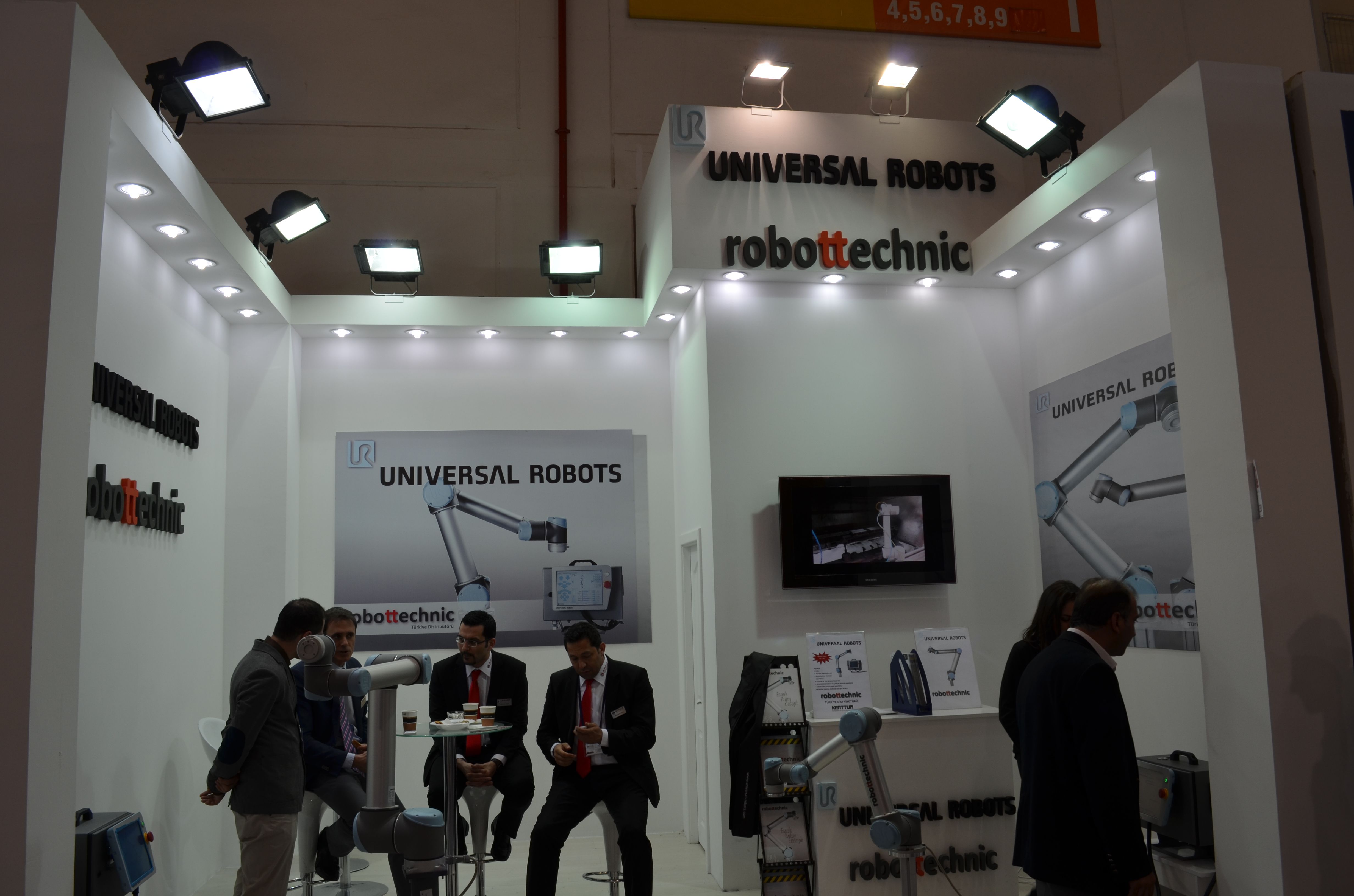 UNİVERSAL ROBOTS ROBOTTECHNİC 2014